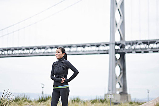 女性,跑步,休憩,桥,旧金山,加利福尼亚