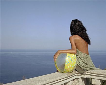 女人,水皮球,坐,栏杆,海洋