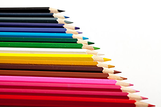 一排彩色铅笔