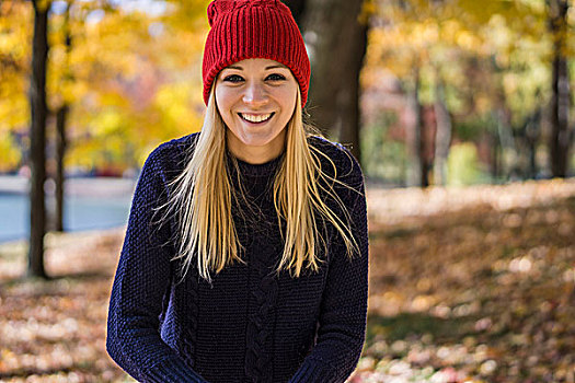 头像,高兴,美女,戴着,红色,针织帽,秋天,公园