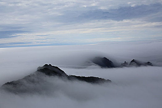 黄山奇石-梦幻黄山鳌鱼峰