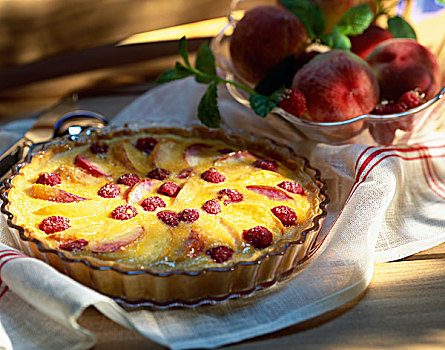 桃,树莓馅饼