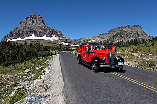 红色公交车,旅游,道路,冰川国家公园,蒙大拿,美国,北美