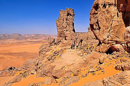 人,远足,砂岩,石头,排列,塔西里,国家,公园,世界遗产,阿尔及利亚,撒哈拉沙漠,北非