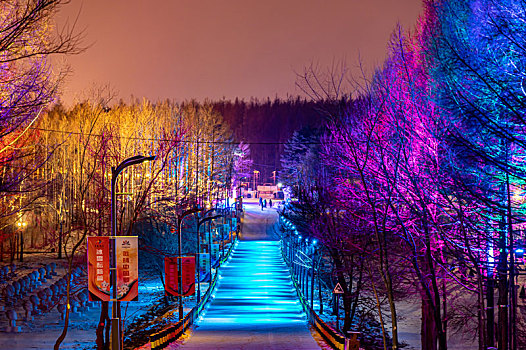 中国长春净月潭国家森林公园冰雪世界夜景及沿途灯光秀景观