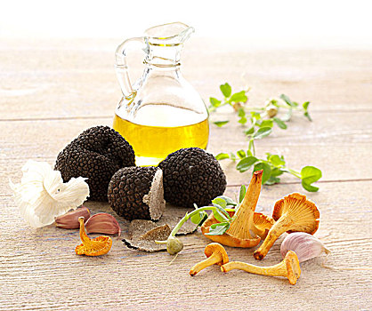 块菌,橄榄油,蘑菇,豌豆