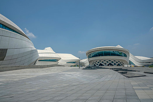 汽车背景－城市现代艺术建筑