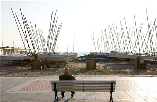 老人,坐,海滨地区,长椅,西班牙,看,帆船