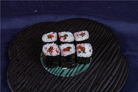 手卷,寿司,日本料理,鳗鱼,天妇罗,assorted,sushi,nigiri,and,maki,set,on,slate,a,variety,of,japanese,with,tuna