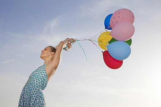 女人,拿着,束,彩色,气球