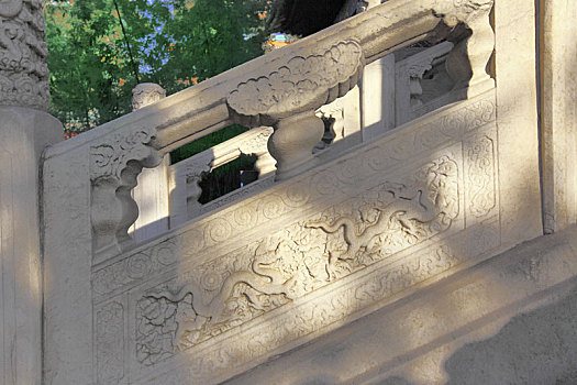 故宫钦安殿前的龙纹汉白玉栏板和望柱