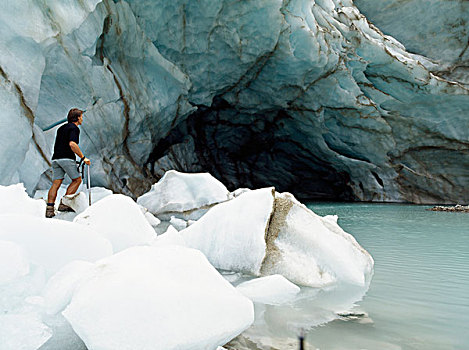 侧面,一个,男人,站立,冰,班芙国家公园,艾伯塔省,加拿大