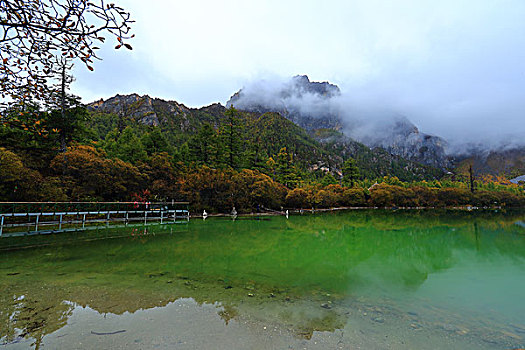 四川亚丁风景区珍珠海