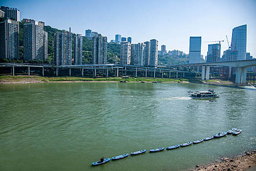重庆市嘉陵江上穿梭的轮船
