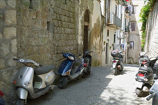 轻型摩托车,停放,正面,建筑,索伦托,索伦托半岛,那不勒斯省,坎帕尼亚区,意大利
