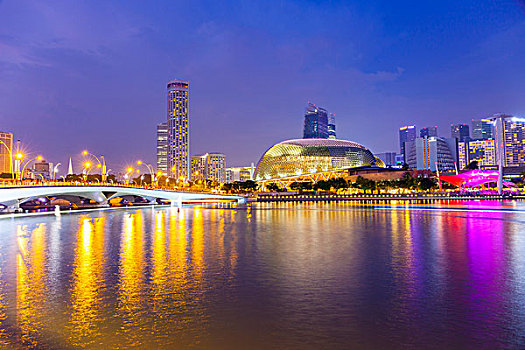 新加坡天际线的日落景象