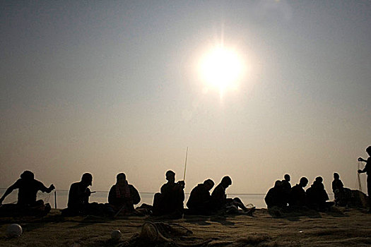 渔民,编织,渔网,堤岸,河,库尔纳市,孟加拉,一月,2008年,人,沿岸,区域,背影,场地,生活,荒废,气旋