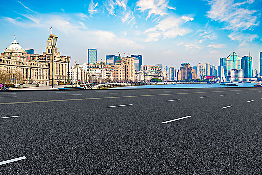 道路地面和上海外滩建筑