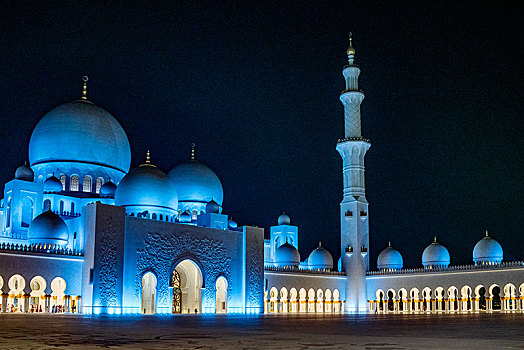 夜幕下的阿联酋阿布扎比谢赫扎伊德清真寺