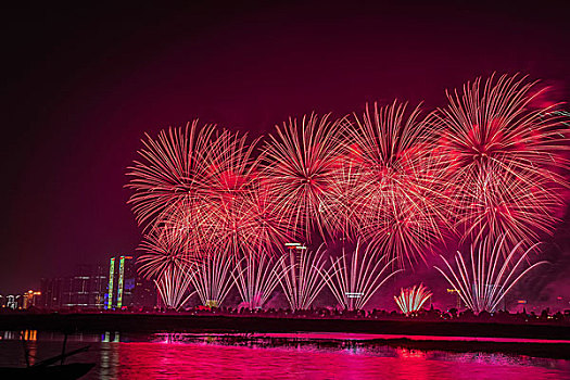 烟花,建筑群,河流,夜景,水,灯,节日