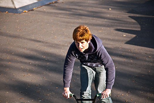 红发,男孩,跳跃,越野自行车,溜冰场