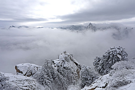 雪后华山宛如画