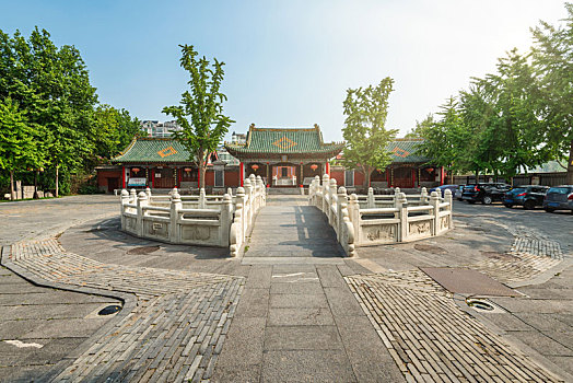 中国河南郑州文庙的泮池和大成门