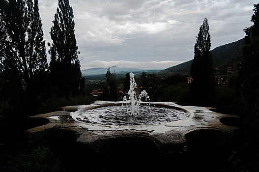 意大利蒂沃利埃斯特花园圣杯喷泉