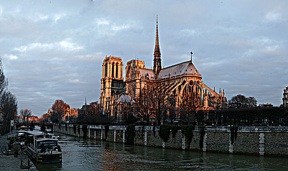 法国巴黎,巴黎圣母院