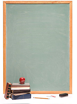 黑板,书本,苹果,铅笔,粉笔,板擦,白色背景