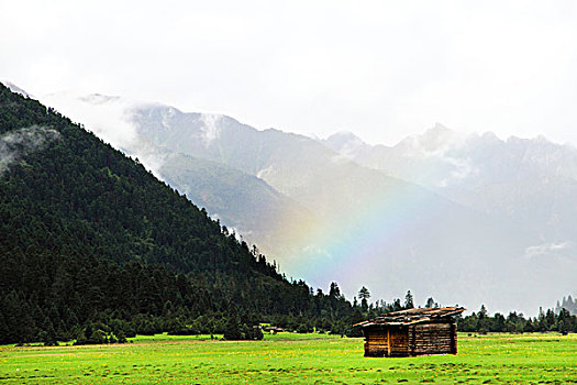 绿地山彩虹