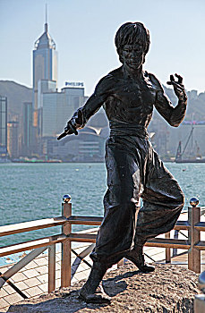 香港九龙尖沙咀星光大道上李小龙塑像