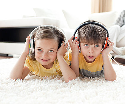 特写,孩子,听,音乐,耳机