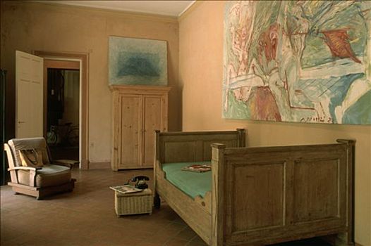 卧室,木质,床,柜子,电话,绘画,墙壁