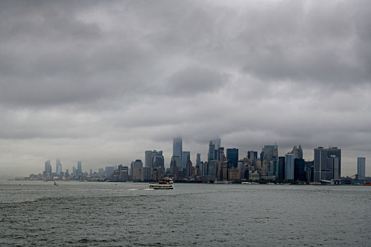 美国纽约,秋雨中的曼哈顿