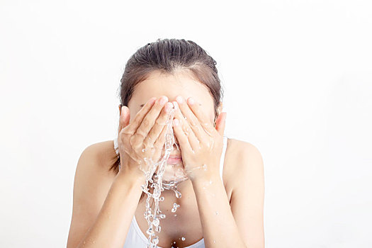 女性清潔洗臉肖像