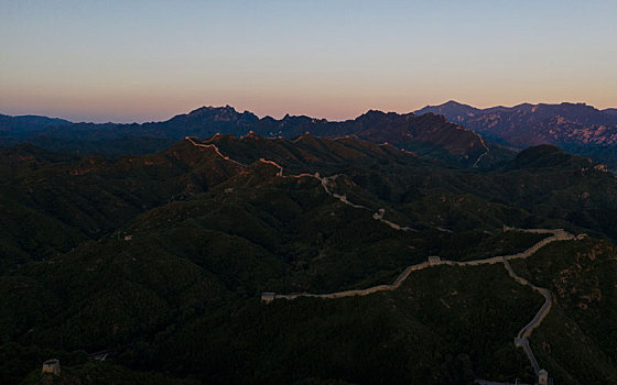 夕照金山岭长城