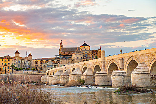 日落,罗马桥,上方,瓜达尔基维尔河,后面,科多巴,安达卢西亚,西班牙,欧洲