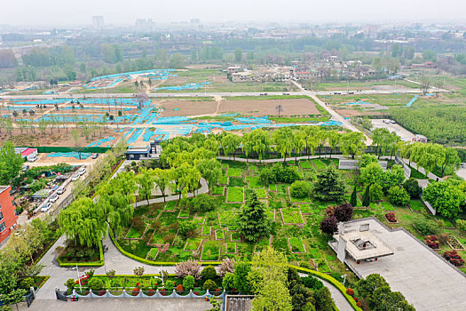 航拍河南郑州新郑郑国车马坑景区,郑王陵博物馆