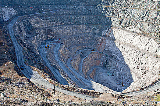 新疆阿勒泰富蕴县可可托海3号矿坑
