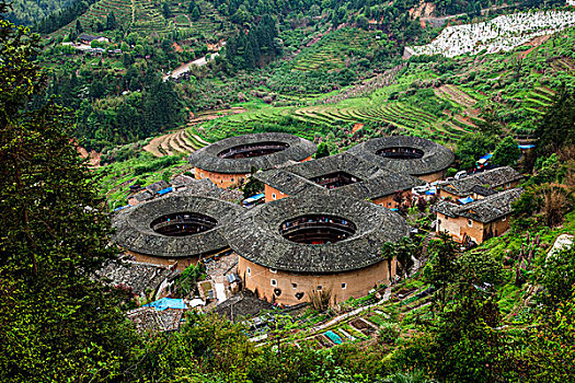 福建漳州南靖最奇特的土楼,田螺坑土楼群