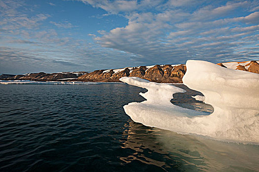 挪威,斯瓦尔巴特群岛,斯匹次卑尔根岛,岛屿,午夜,融化,冰山,侵蚀,悬崖,靠近,岬角