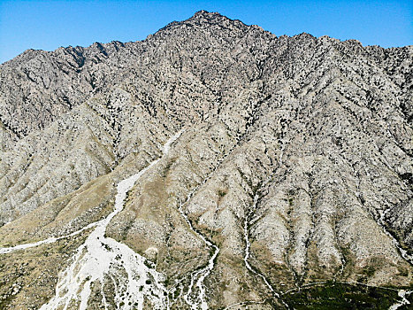 航拍宁夏银川贺兰山东麓贺兰山岩画遗址公园景区