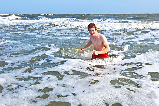 男孩,享受,漂亮,海洋,海滩