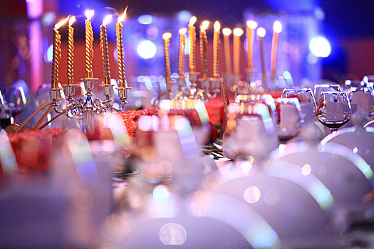 烛光,蜡烛,喜庆,生日,盛大,盘子,盖碗,碟子