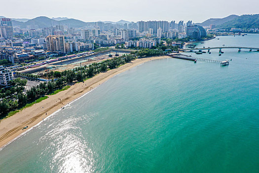 航拍海南三亚湾旅游度假区海水浴场椰林沙滩