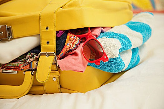 黄色的,手提箱,随着,服装