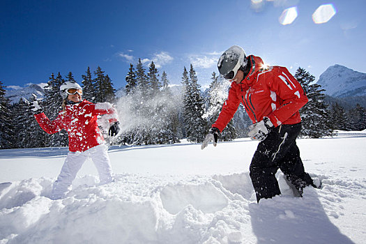 情侣,打雪仗,滑雪区,提洛尔,奥地利