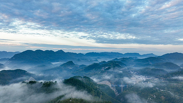 重庆酉阳,秋后山岚扮靓乡村