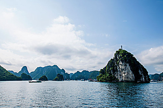 越南广宁鸿基市下龙湾海上石林